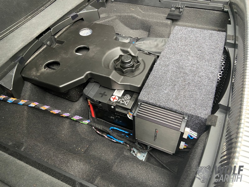 Audi A4 B9 DSP Soundsystem mit verstecktem Subwoofer Wolfcarhifi